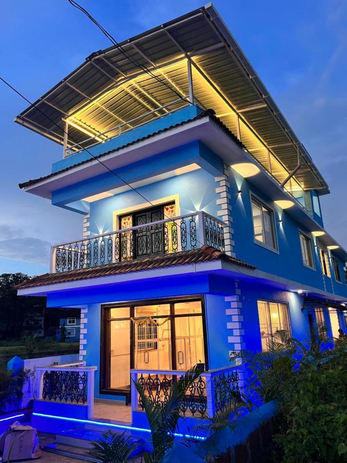 Dibs On Blue Morjim Hostel Bagian luar foto